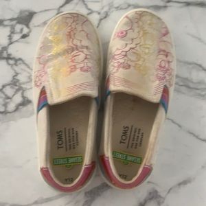 TOMS kids Sesame Street slipons size youth 12 (C1)
